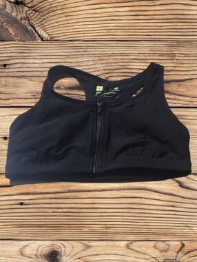 WOMEN'S XERSION SPORTS BRA